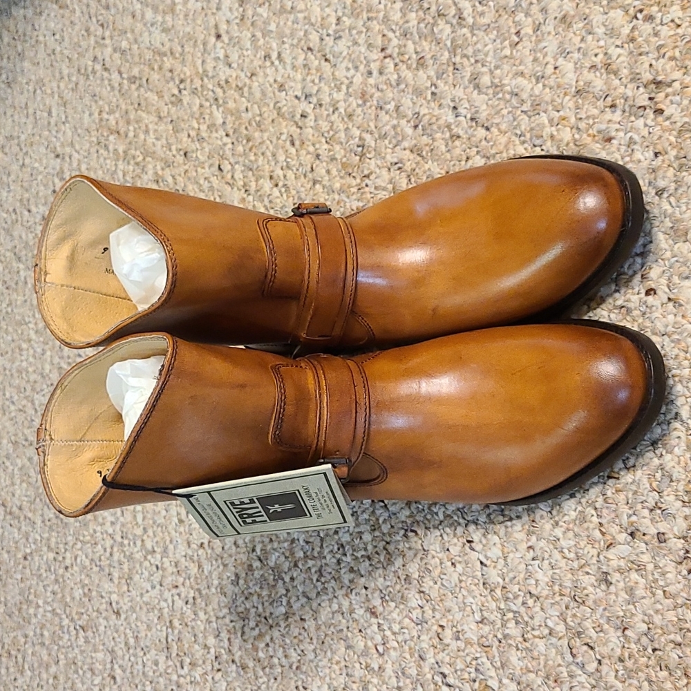 Frye Lindsey spur short boots